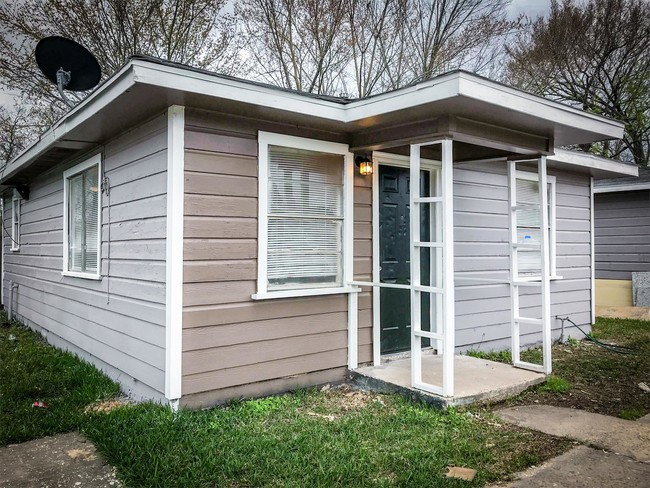 2718-violet-st-unit-a-pasadena-tx-building-photo (6)