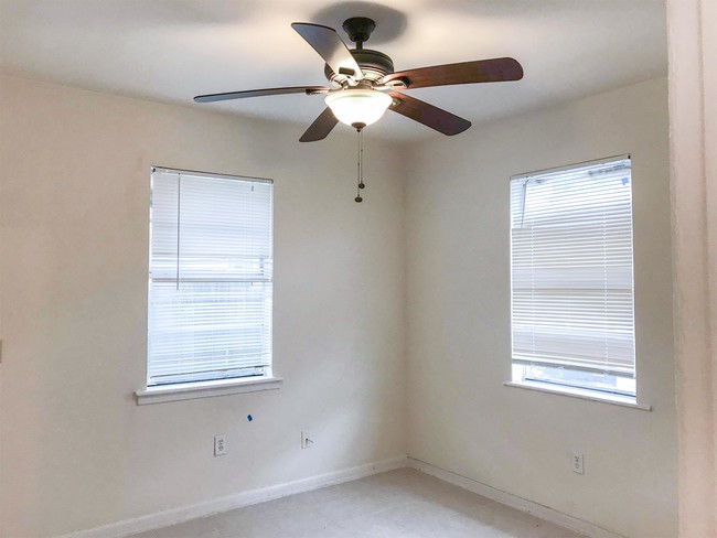 2718-violet-st-unit-a-pasadena-tx-building-photo